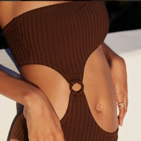 Aerie Wide Rib Cut Out One Shoulder Ring One Piece Brown Swimsuit. Size XL - Picture 3 of 6